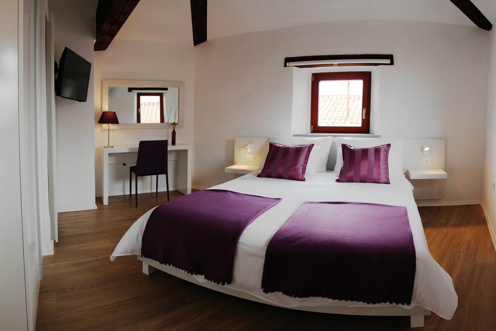 Boutique Hotel Dvor Dobrovo Kültér fotó