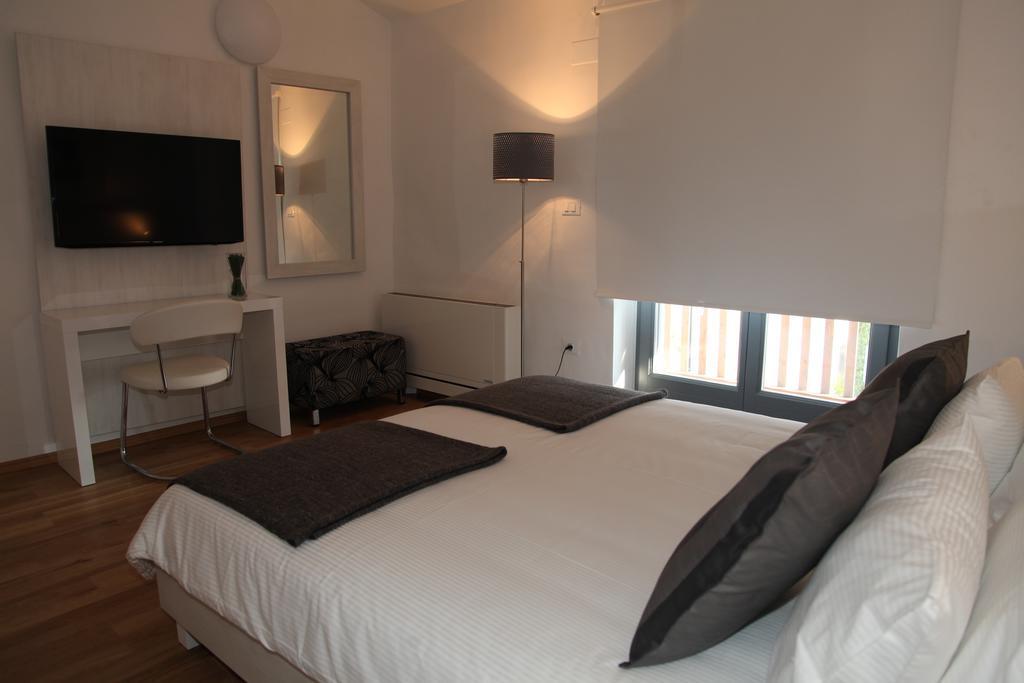 Boutique Hotel Dvor Dobrovo Szoba fotó
