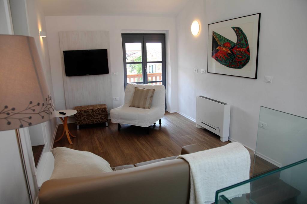 Boutique Hotel Dvor Dobrovo Szoba fotó