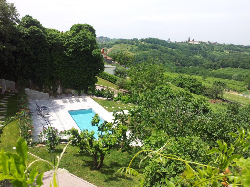 Boutique Hotel Dvor Dobrovo Kültér fotó