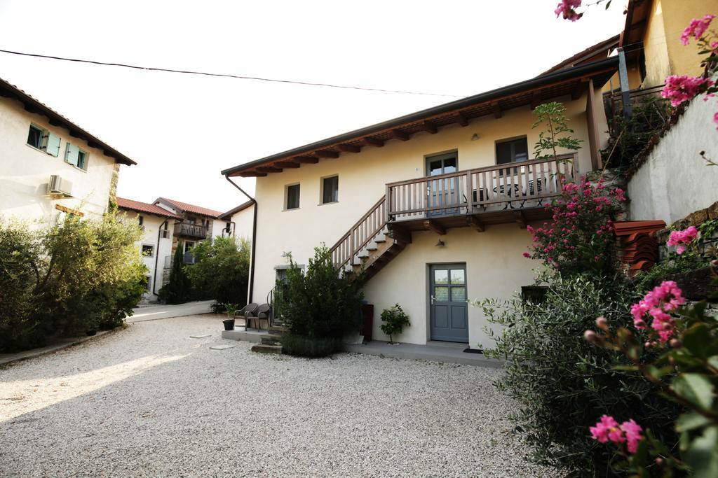 Boutique Hotel Dvor Dobrovo Kültér fotó