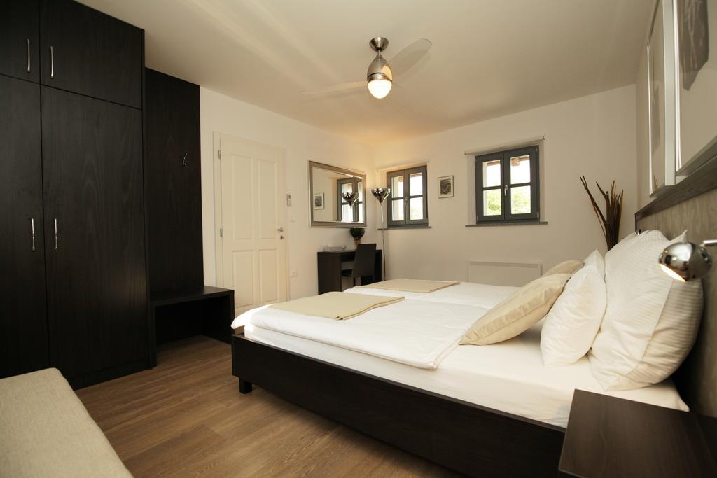 Boutique Hotel Dvor Dobrovo Kültér fotó