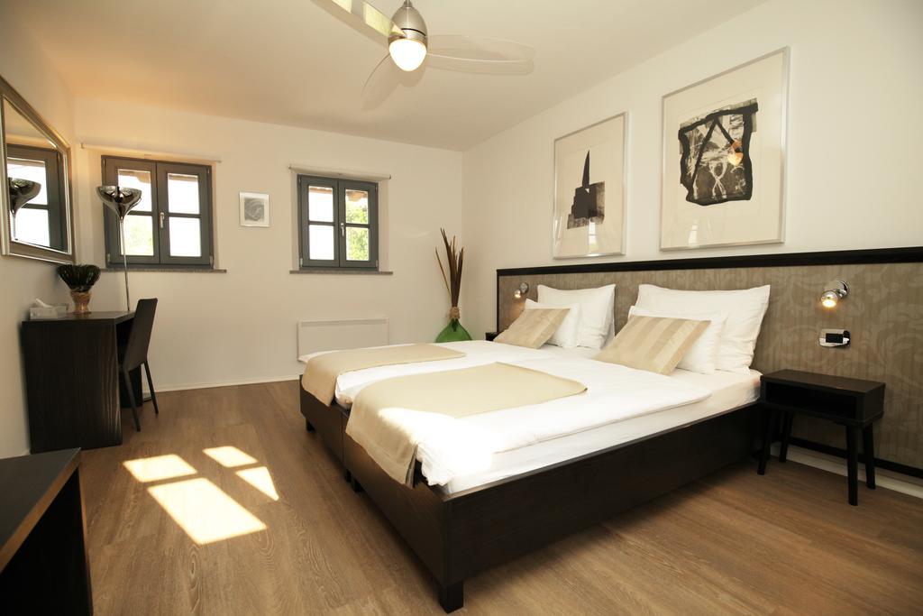 Boutique Hotel Dvor Dobrovo Kültér fotó