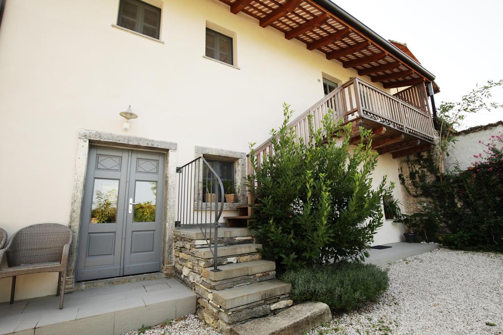 Boutique Hotel Dvor Dobrovo Kültér fotó