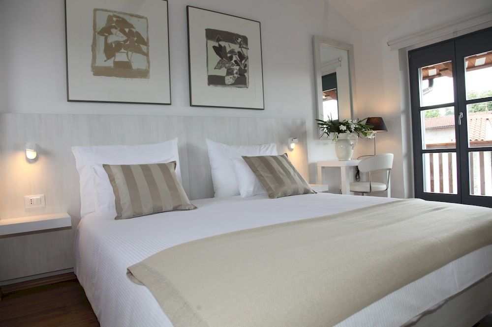 Boutique Hotel Dvor Dobrovo Kültér fotó