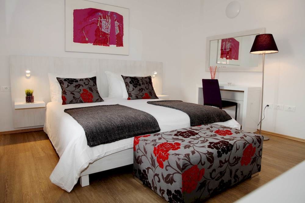 Boutique Hotel Dvor Dobrovo Kültér fotó